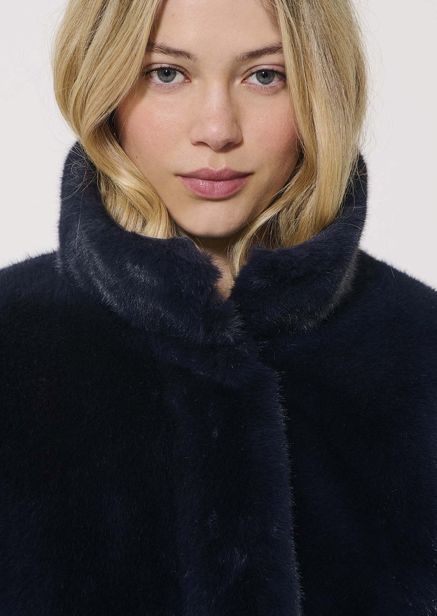 Bertille темно-синий бомбер из искусственного меха Bertille темно-синий бомбер из искусственного меха