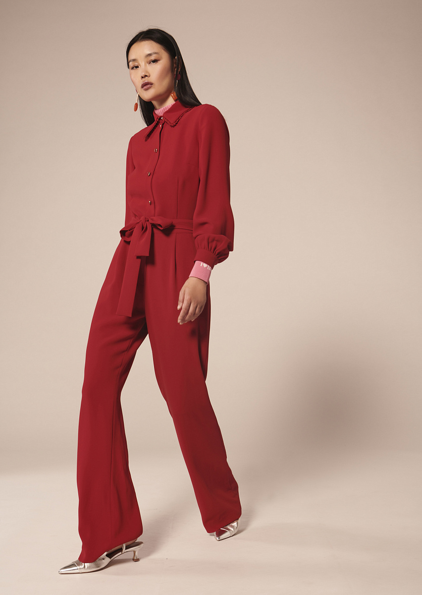 Комбинезон из крепа в красном цвете Комбинезон из крепа в красном цвете