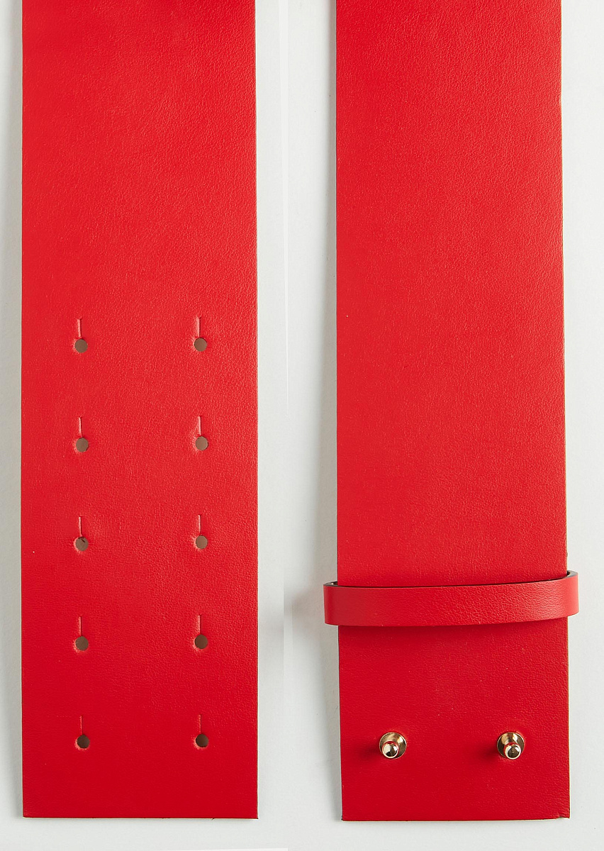 Кожаный ремень в красном цвете Кожаный ремень в красном цвете