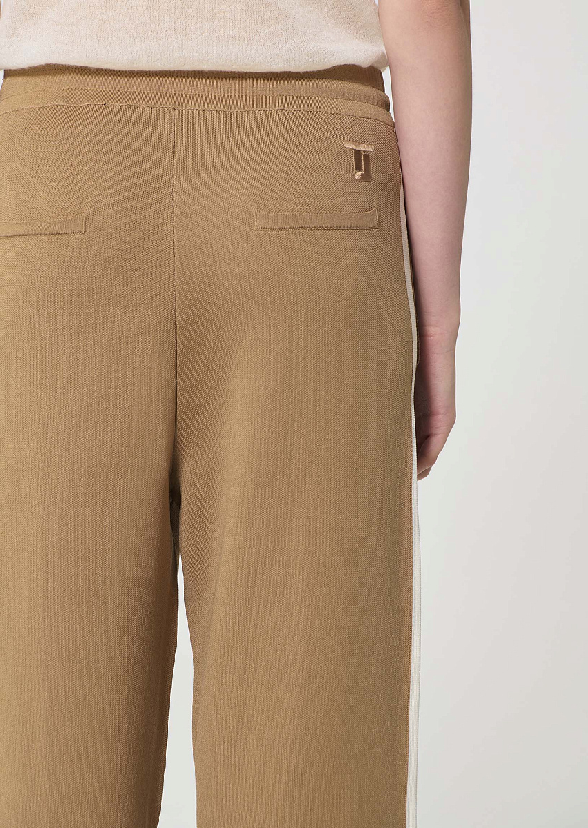 Parker бежевые брюки из технологичного трикотажа