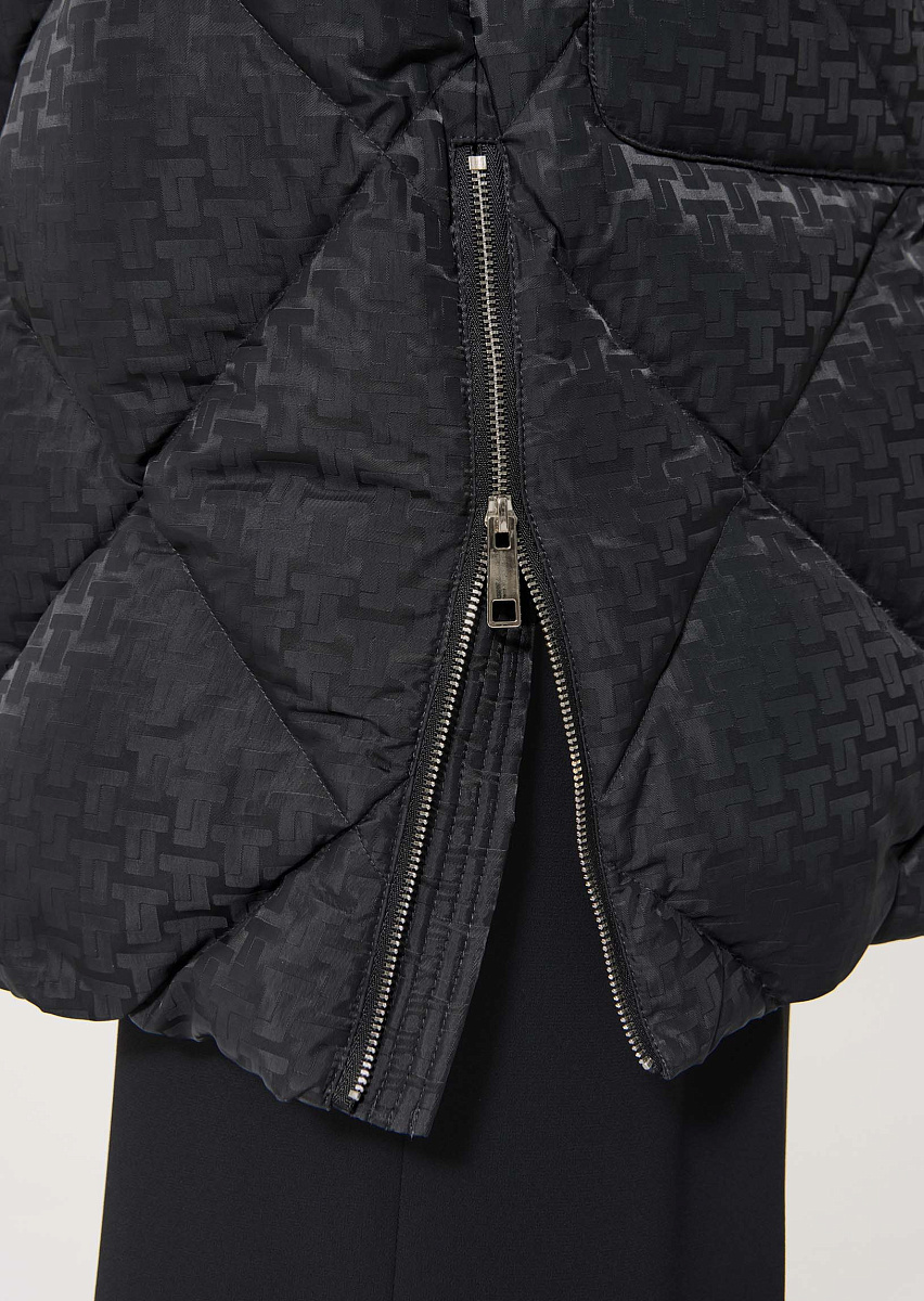 Danielle черный пуховик с монограммой Danielle черный пуховик с монограммой