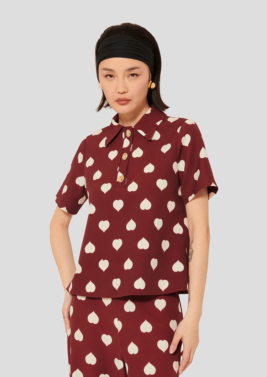 Бордовый топ Tania с принтом в виде белых сердец Бордовый топ Tania с принтом в виде белых сердец