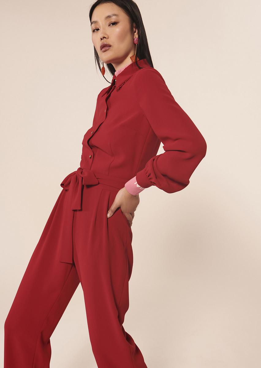 Комбинезон из крепа в красном цвете Комбинезон из крепа в красном цвете