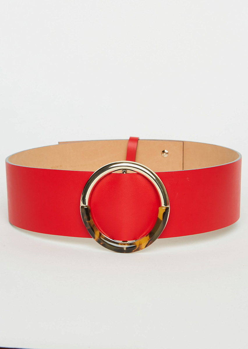 Кожаный ремень в красном цвете Кожаный ремень в красном цвете
