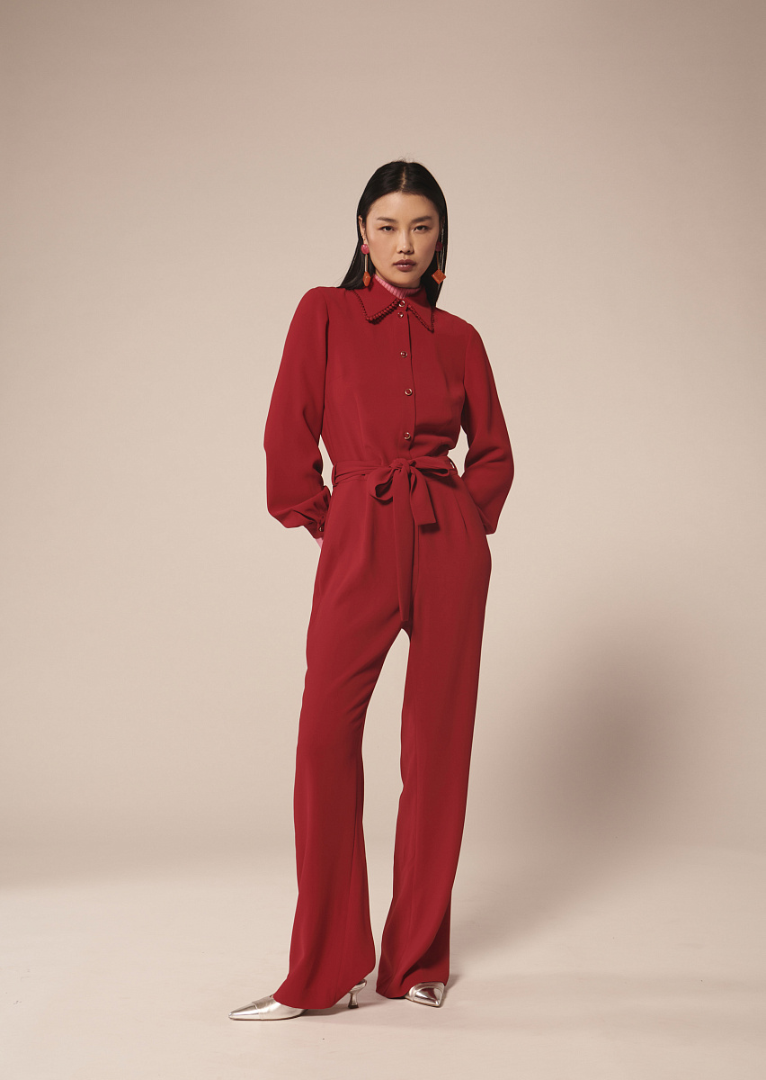 Комбинезон из крепа в красном цвете Комбинезон из крепа в красном цвете
