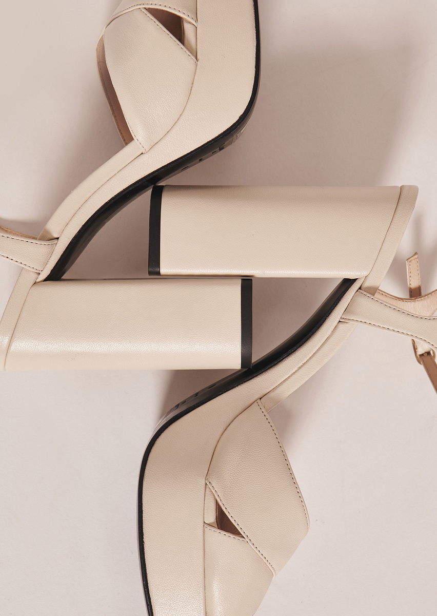 Kourtney босоножки из гладкой кожи в цвете экрю Kourtney босоножки из гладкой кожи в цвете экрю