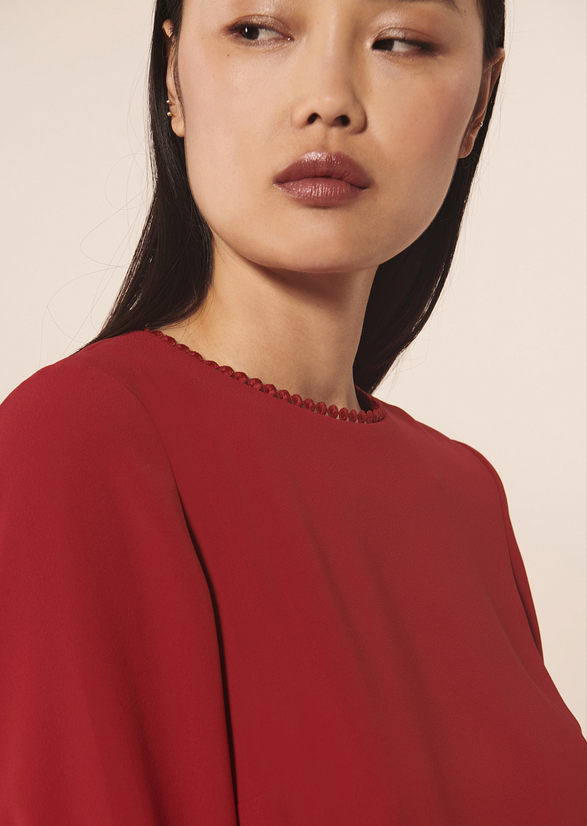 Топ из крепа в красном цвете Топ из крепа в красном цвете