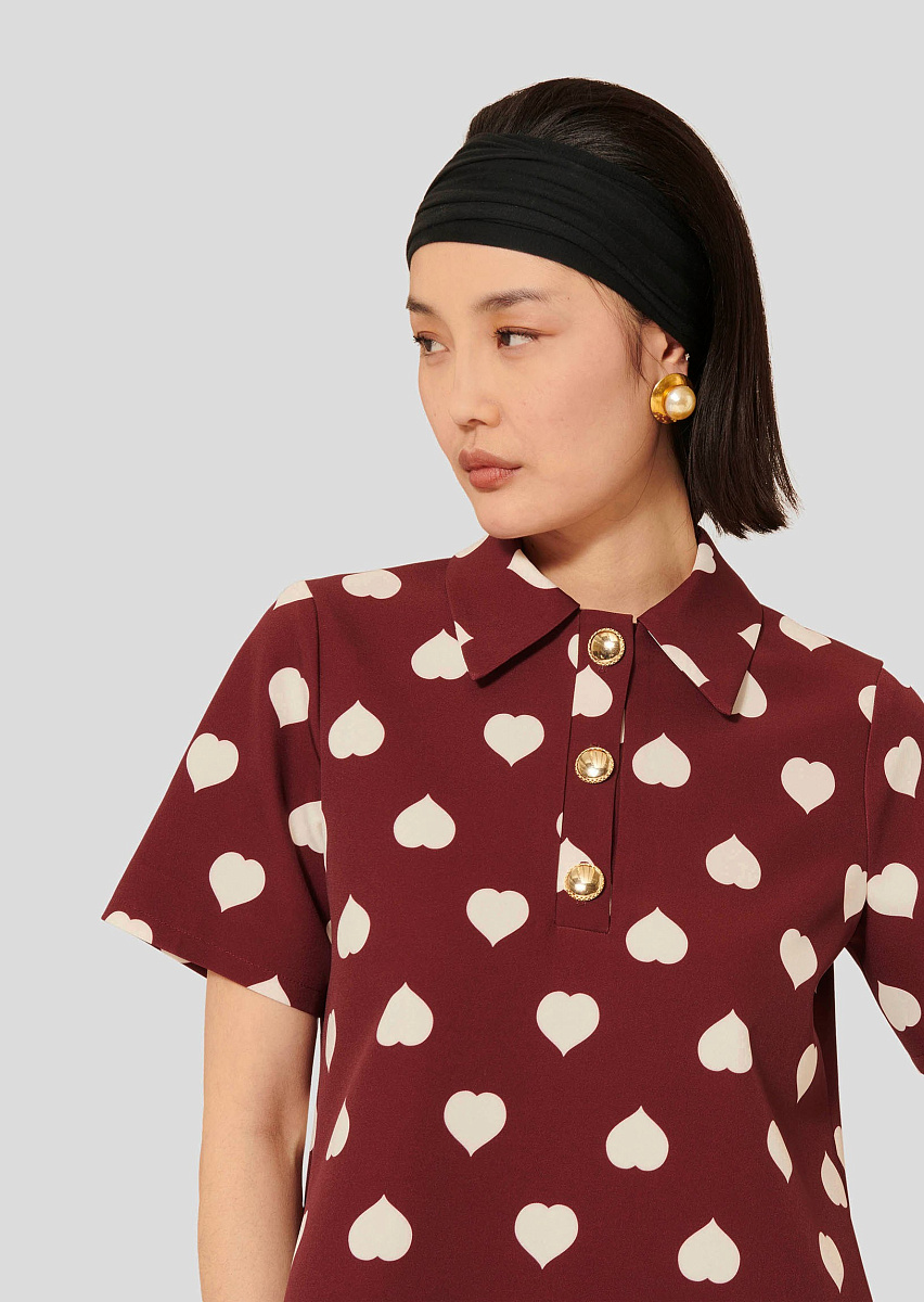 Бордовый топ Tania с принтом в виде белых сердец Бордовый топ Tania с принтом в виде белых сердец