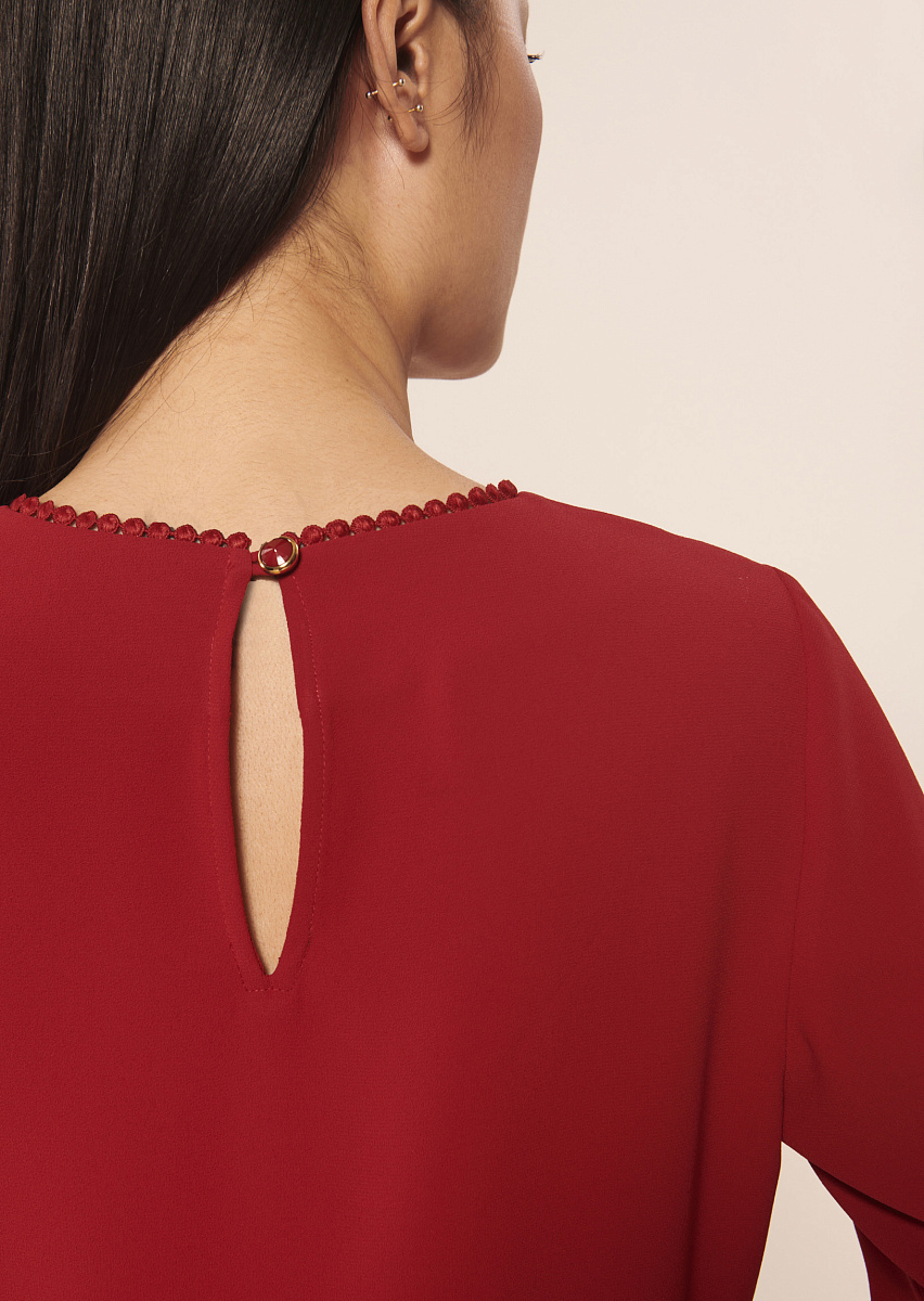 Топ из крепа в красном цвете Топ из крепа в красном цвете